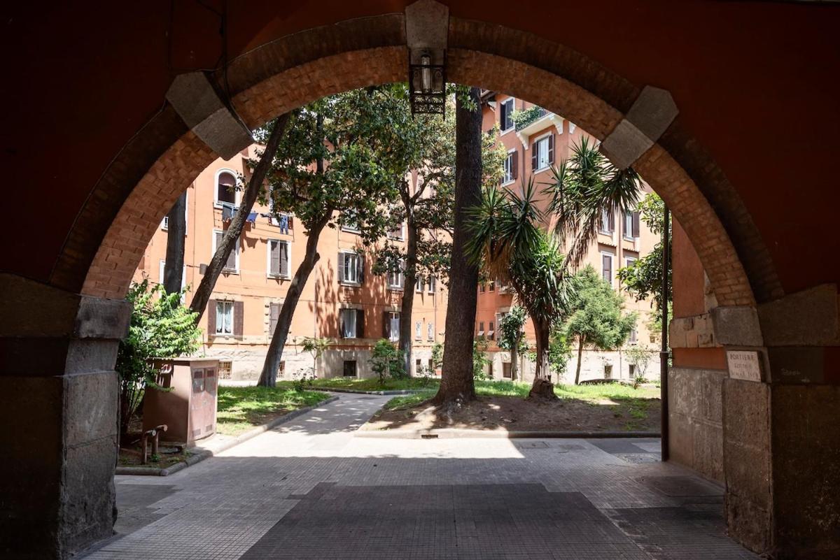 Hip Pad In Garbatella Apartment *