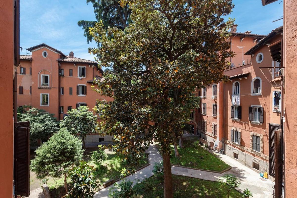 Hip Pad In Garbatella Apartment