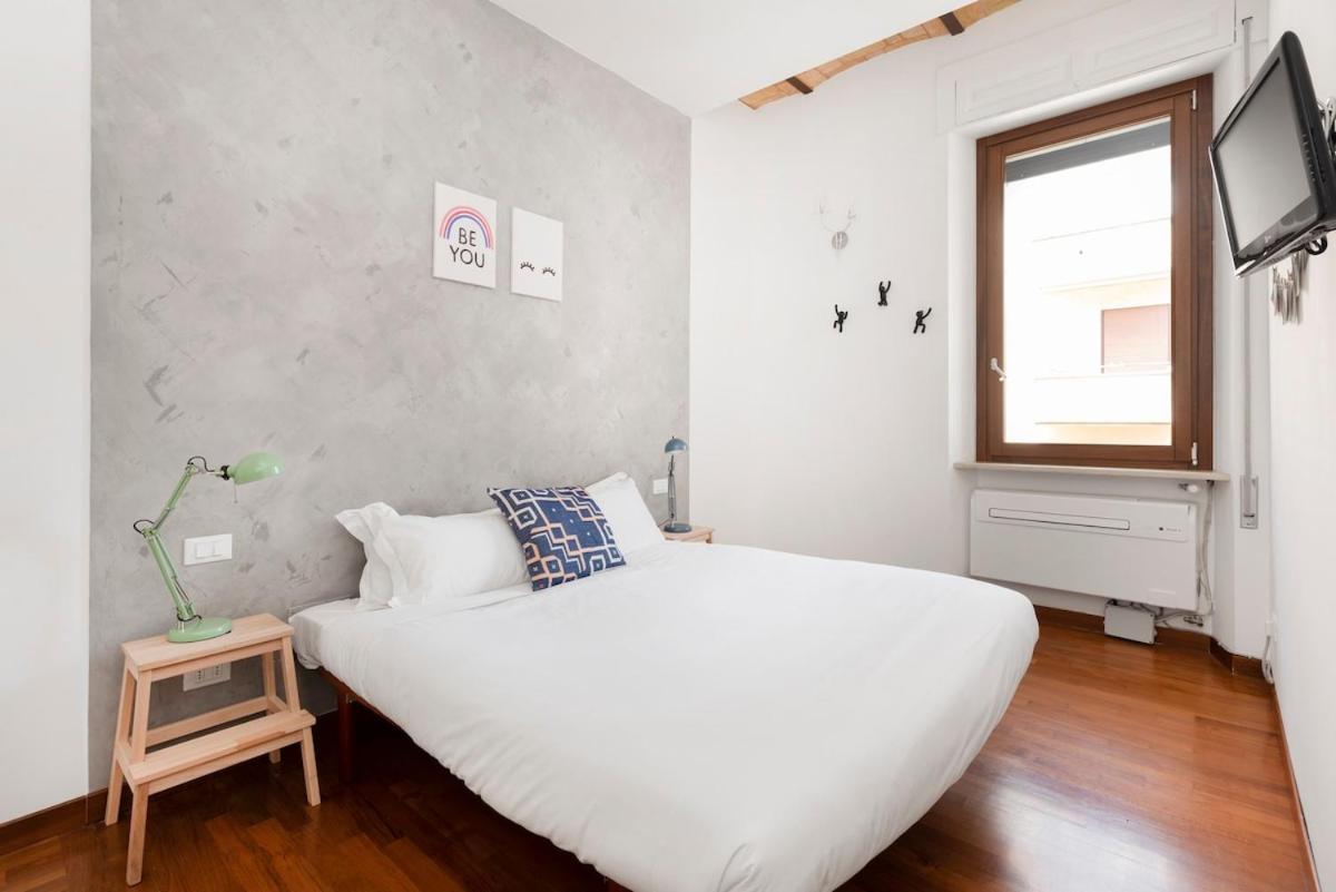 Hip Pad In Garbatella Apartment *